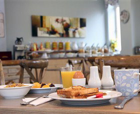 Manor Apartment Hotel - Holiday Sunshine Coast 3