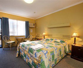 Ambassador Motor Inn - Holiday Sunshine Coast 1