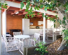 Ambassador Motor Inn - Holiday Sunshine Coast 2