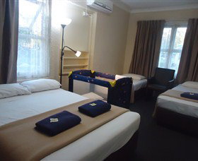 Kingsford Riverside Inn - Sunshine Coast Tourism 1