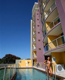 Hotel Gloria - Sunshine Coast Tourism 3