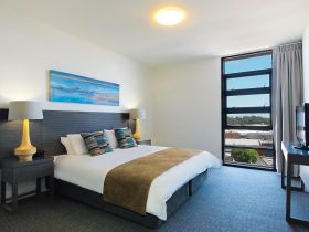 Oaks Mon Komo - Sunshine Coast Tourism 1