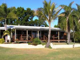 Amity Shaws - Holiday Sunshine Coast 0