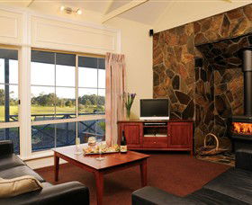 Lakes Entrance Waverley House Cottages - Sunshine Coast Tourism 0