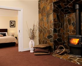 Lakes Entrance Waverley House Cottages - Sunshine Coast Tourism 1