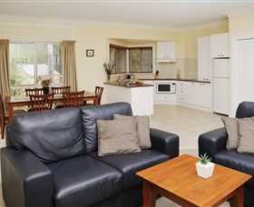 Lakes Entrance Waverley House Cottages - Sunshine Coast Tourism 7