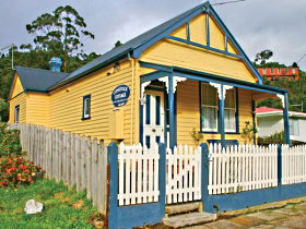 Comstock Cottage - Holiday Sunshine Coast 0
