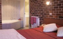 Cedar Lodge Motel - Armidale - Holiday Sunshine Coast 1
