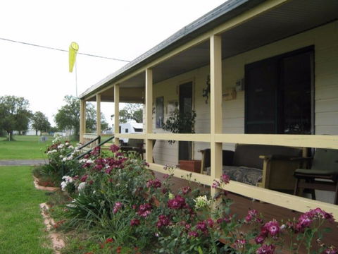 Narromine Tourist Park And Motel - Sunshine Coast Tourism 3