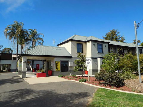 Narrabri Motel And Caravan Park - Sunshine Coast Tourism 2
