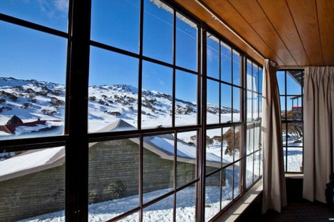 Jerrabomberra Lodge - Charlotte Pass - Holiday Sunshine Coast 0