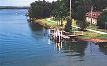 Hibiscus Lakeside Motel - Sunshine Coast Tourism 2