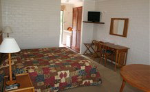 Hibiscus Lakeside Motel - Sunshine Coast Tourism 1