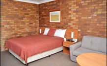 Peter Allen Motor Inn - Tenterfield - Sunshine Coast Tourism 1