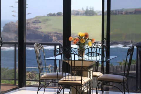 Sea Whispers Bed & Breakfast - Sunshine Coast Tourism 1