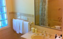 Champagne Rose Suite - Sunshine Coast Tourism 0