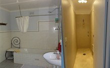 Patchwork Inn B & B - Sunshine Coast Tourism 0