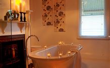 Winton Luxury Bed And Breakfast - Sunshine Coast Tourism 1