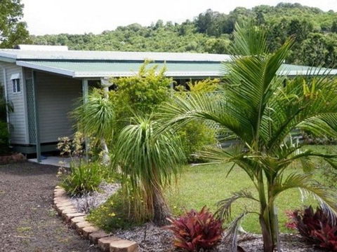 Halls Country Cottages - Sunshine Coast Tourism 3