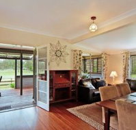 Woollamia Farm Cottage Accommodation - Holiday Sunshine Coast