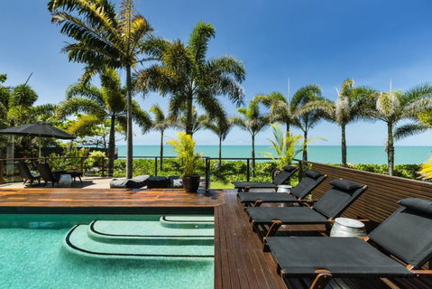 Trinity Beach Palace - Holiday Sunshine Coast 11