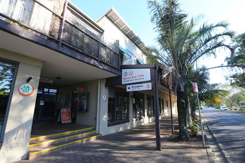 Byron Bay - Byron Bay YHA - Sunshine Coast Tourism 1