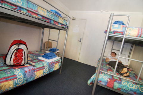 Wollongong YHA - Holiday Sunshine Coast 1