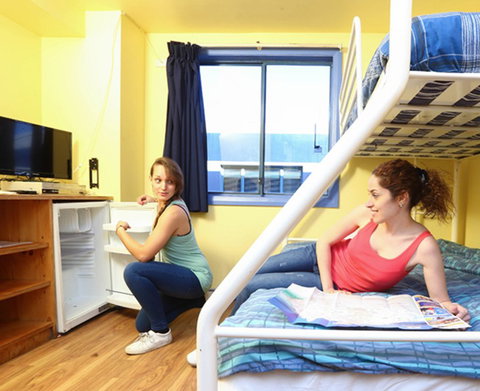 Sydney, Cronulla Beach YHA - Sunshine Coast Tourism 6