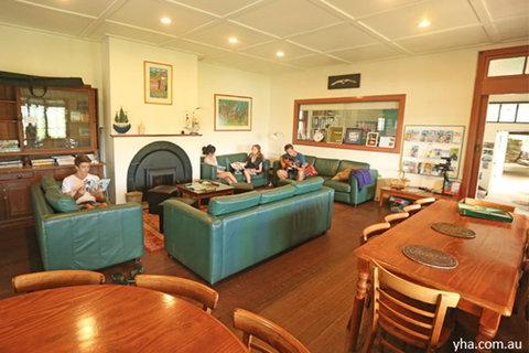 Sydney - Pittwater YHA - Sunshine Coast Tourism 6