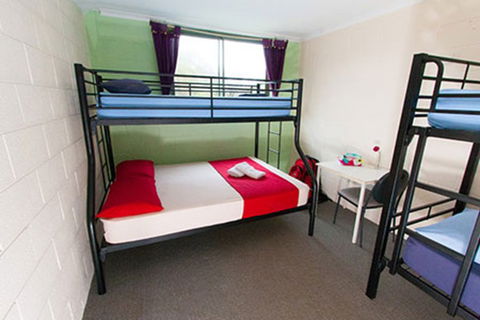 Stradbroke Island YHA - Holiday Sunshine Coast 8