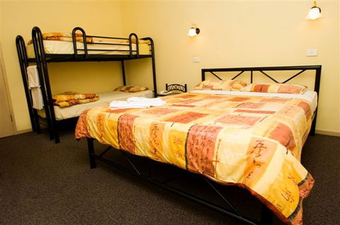 Hobart YHA - Holiday Sunshine Coast 2