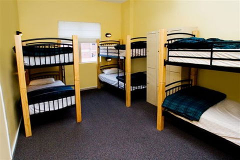 Hobart YHA - Holiday Sunshine Coast 3