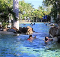 Aussie Outback Oasis Cabin and Van Village