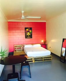 Adventurers Backpackers Resort - Holiday Sunshine Coast 1
