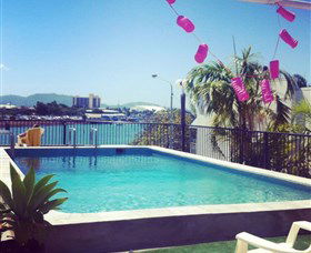Adventurers Backpackers Resort - Holiday Sunshine Coast 0