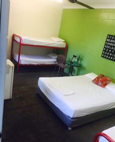 Adventurers Backpackers Resort - Holiday Sunshine Coast 2