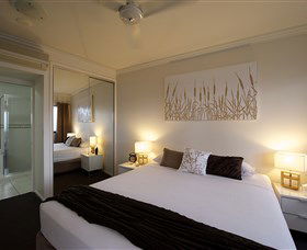 Jack And Newell Cairns Holiday Apartments - Holiday Sunshine Coast 2