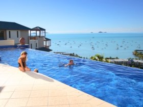 Pinnacles Resort - Holiday Sunshine Coast 1