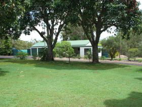 Bungadoo Country Cottage - Holiday Sunshine Coast 0