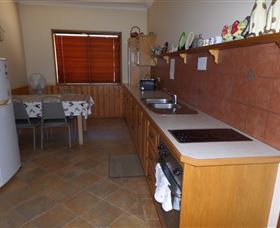 Bungadoo Country Cottage - Holiday Sunshine Coast 3