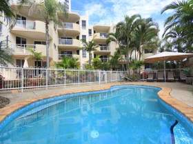 The Burlington Holiday Apartments - Sunshine Coast Tourism 1
