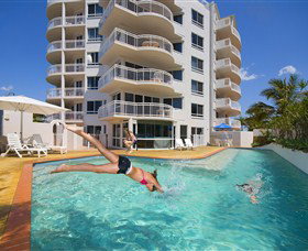 Beachside Resort Kawana Waters - Holiday Sunshine Coast 2