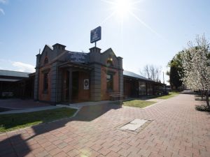 Willow Tree Inn - Sunshine Coast Tourism 4