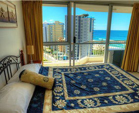 Surfers Beachside Holiday Apartments - Holiday Sunshine Coast 1