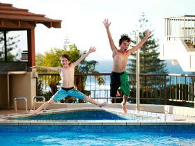 Gemini Court Holiday Apartments - Sunshine Coast Tourism 3