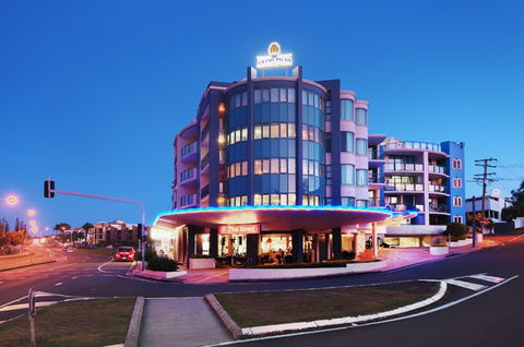 Grand Palais Beachside Resort - Holiday Sunshine Coast 0