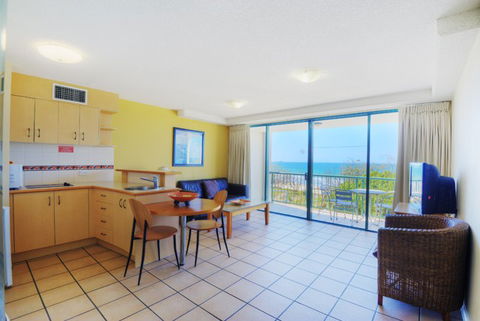 Grand Palais Beachside Resort - Holiday Sunshine Coast 4