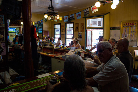 Joe's Waterhole Hotel - Sunshine Coast Tourism 9