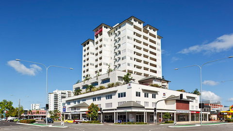 BEST WESTERN PLUS Cairns Central Apartments - Sunshine Coast Tourism 3