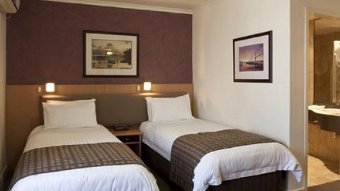BEST WESTERN PLUS Travel Inn Hotel - Sunshine Coast Tourism 3